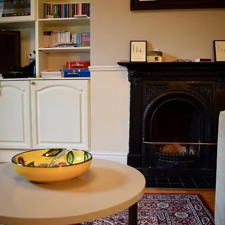 Apartment 3 Bedroom House Near Portobello