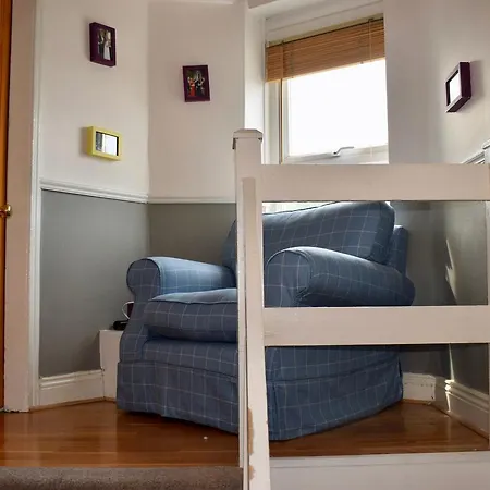 Apartment 3 Bedroom House Near Portobello *