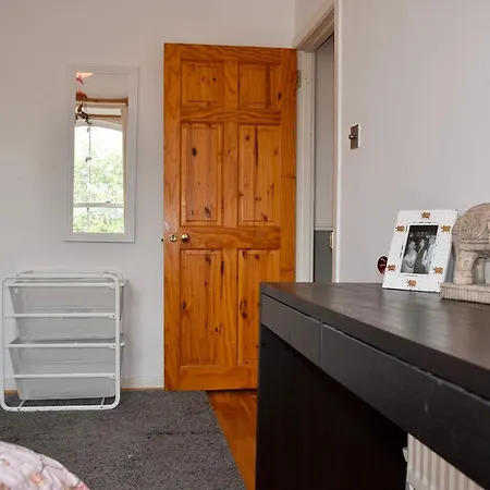 3 Bedroom House Near Portobello Apartment