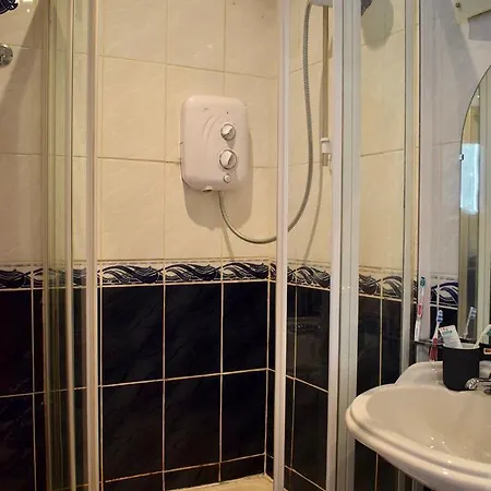 3 Bedroom House Near Portobello