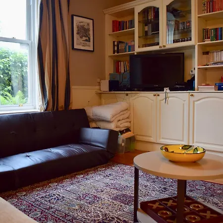3 Bedroom House Near Portobello