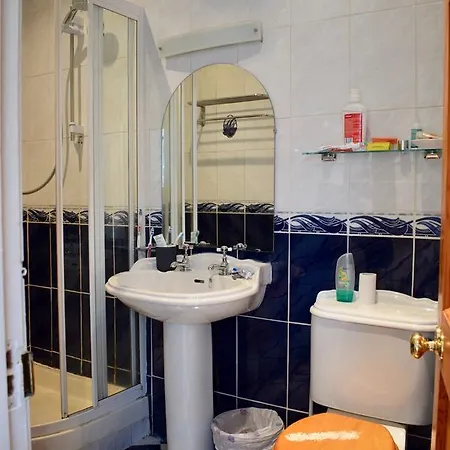 Apartment 3 Bedroom House Near Portobello