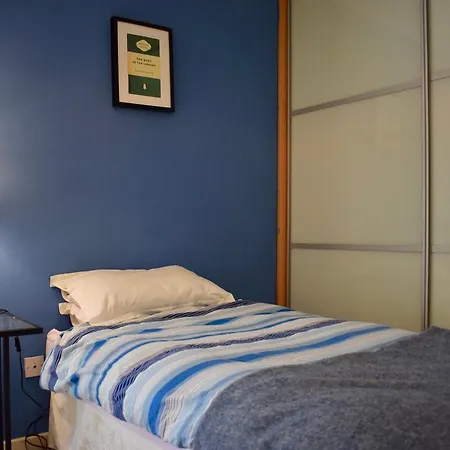 Apartment 3 Bedroom House Near Portobello