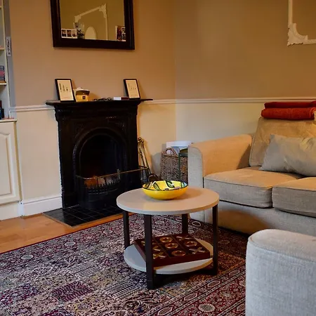 3 Bedroom House Near Portobello Apartment